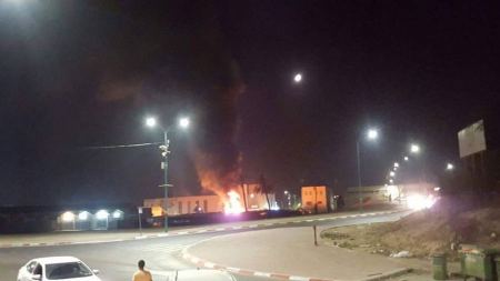 انباء عن انفجارين في السوق البلدي بمدينة رهط واندلاع حريق هائل في المكان